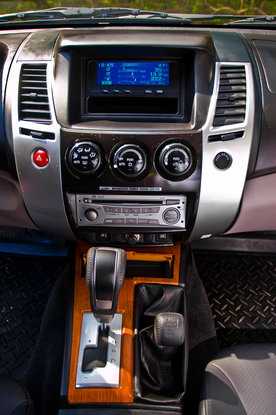 О спорт, ты где? Mitsubishi Pajero Sport (11 фото +опрос)