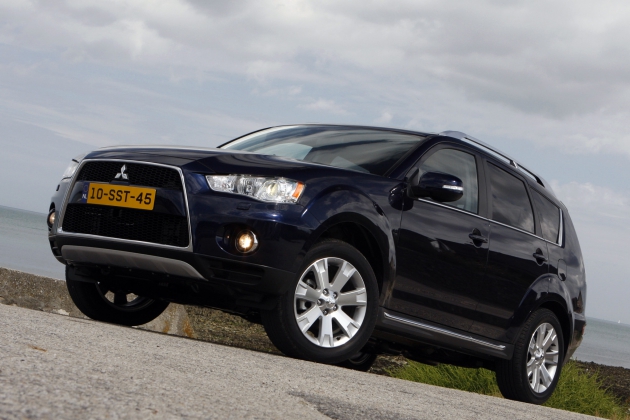 Mitsubishi_Outlander.jpg